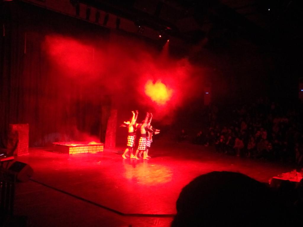 Penutup Pesta Teater Se-Jawa-Bali oleh <a href="/TeaterDETAK/">Teater DETAK</a> dengan "Prahara Shinta" membuat tearer arena BERDETAK!! MANTAP!!