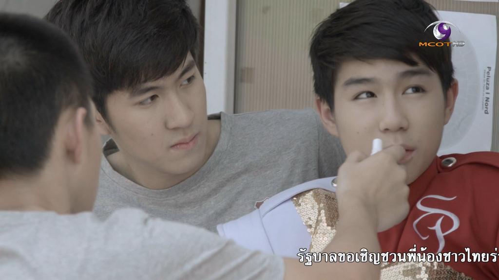 min_oat's tweet photo. มิกเป็นลม แต่ยังคงความหล่อ😘😘 @minthitipat #lovesickfreshycamp #lovesicktheseries #lovesickseason2 #minoat http://t.co/pFQEemtrsk