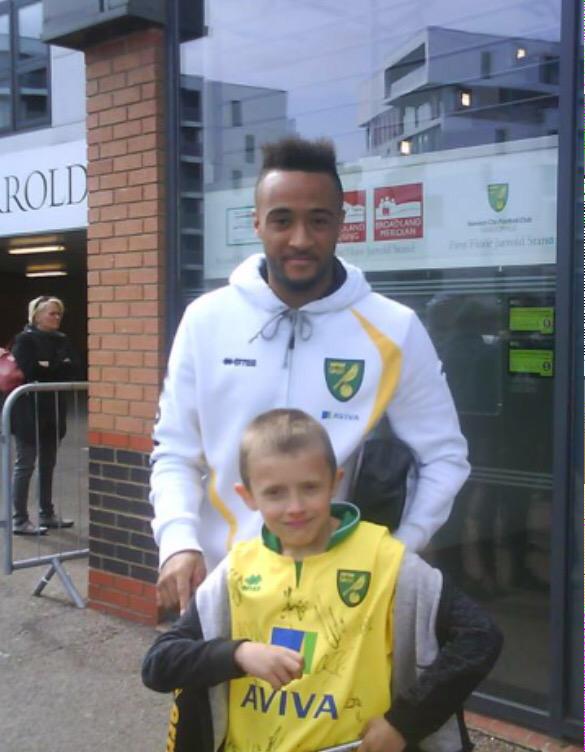 JCossey7's tweet photo. @NathanRedmond22 Thanks for making this little legend's day yesterday! True gent, top bloke, cheers! #OTBC http://t.co/ewGvC2n5Bu