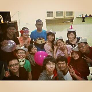 dennyLovesMusic's tweet photo. Birthday Surprise..
Besok2 pasti banjir tawaran Volunter lagii.. http://t.co/ekrq4N4LDC