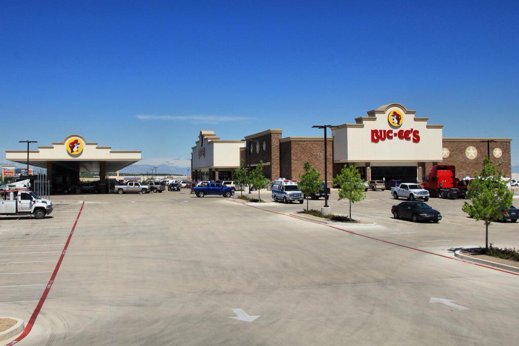 CStoreNews_'s tweet photo. World's Biggest Gas Station Needs 250 Employees to Run - http://t.co/LOqhp4p32V http://t.co/H26UZA5VID