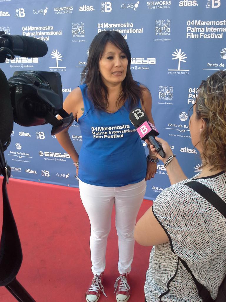 maremostra's tweet photo. Nuestros compañeros de @IB3televisio entrevistando a @CristiBGC para la entrega de premios y clausura de #maremostra http://t.co/KgP0YPE01c