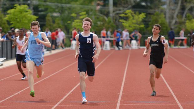 MileSplit_NE's tweet image. Road Trip: Dixon sprints to 400m win in VA me.milesplit.com/articles/15322…