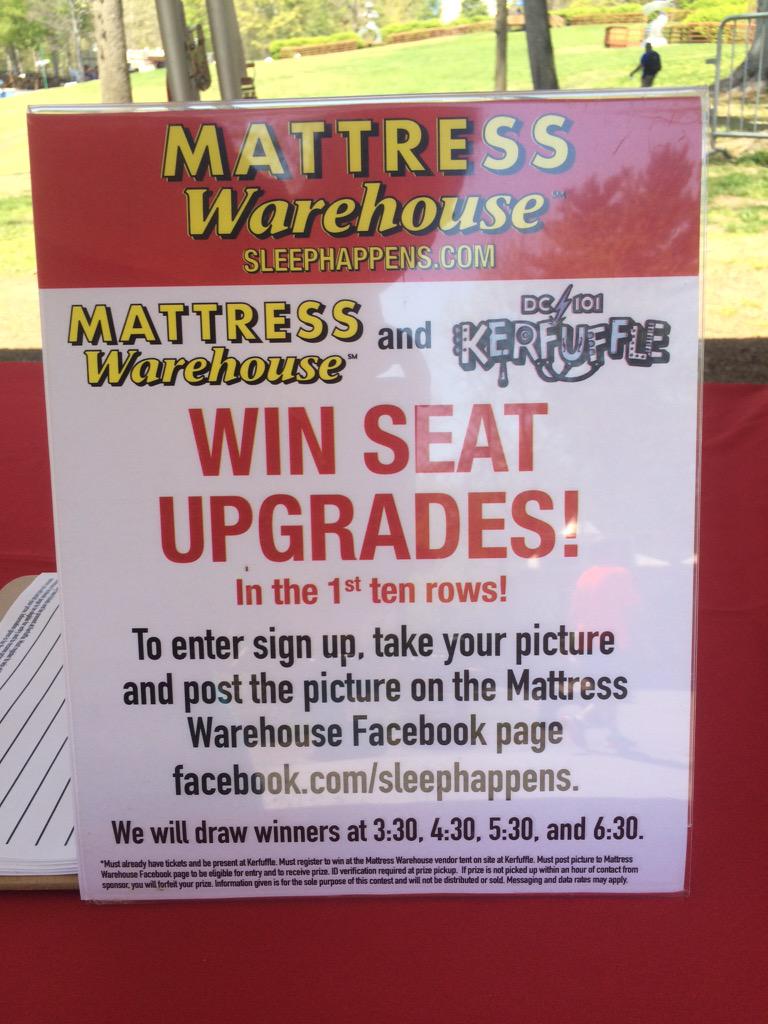 HappyPublisher's tweet image. At #Kerfuffle with @SleepHappens win upgrade of your seats to Come to booth!
