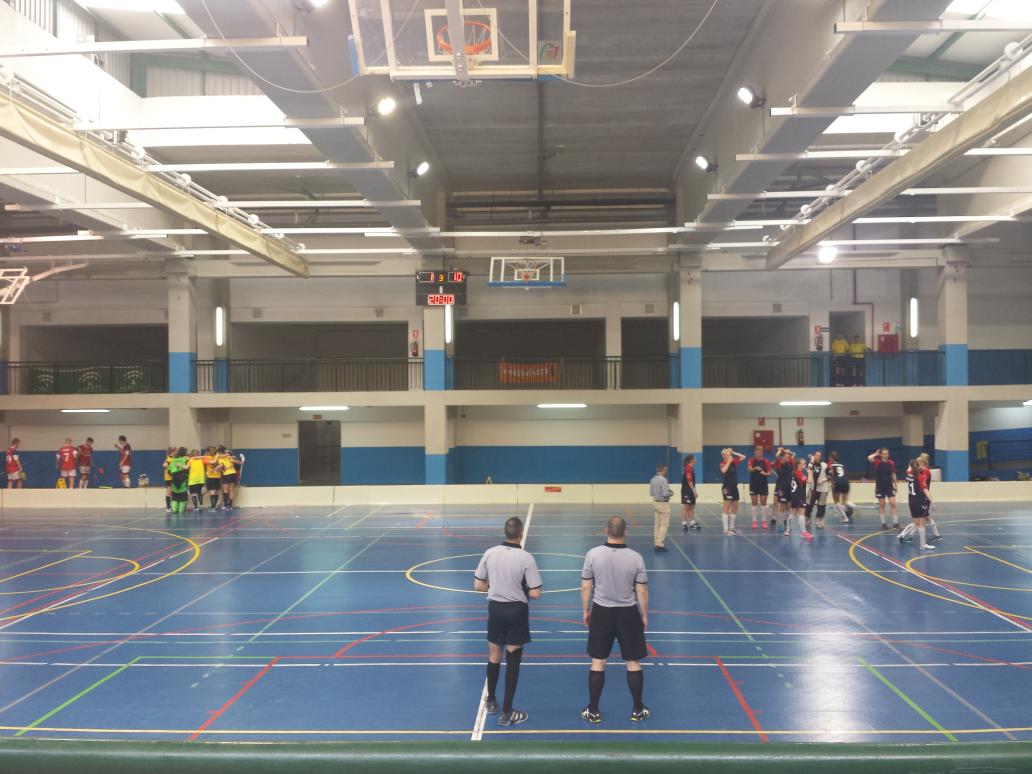 Blackstaber gana la final femenina por 10 a 1 contra London Shark.
#solcup #floorball #fuengirola #2015 #hockey