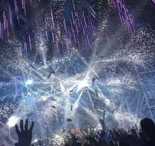 underground583's tweet photo. 戶外的夜店party 阿密特 http://t.co/9DLQIjlJ80