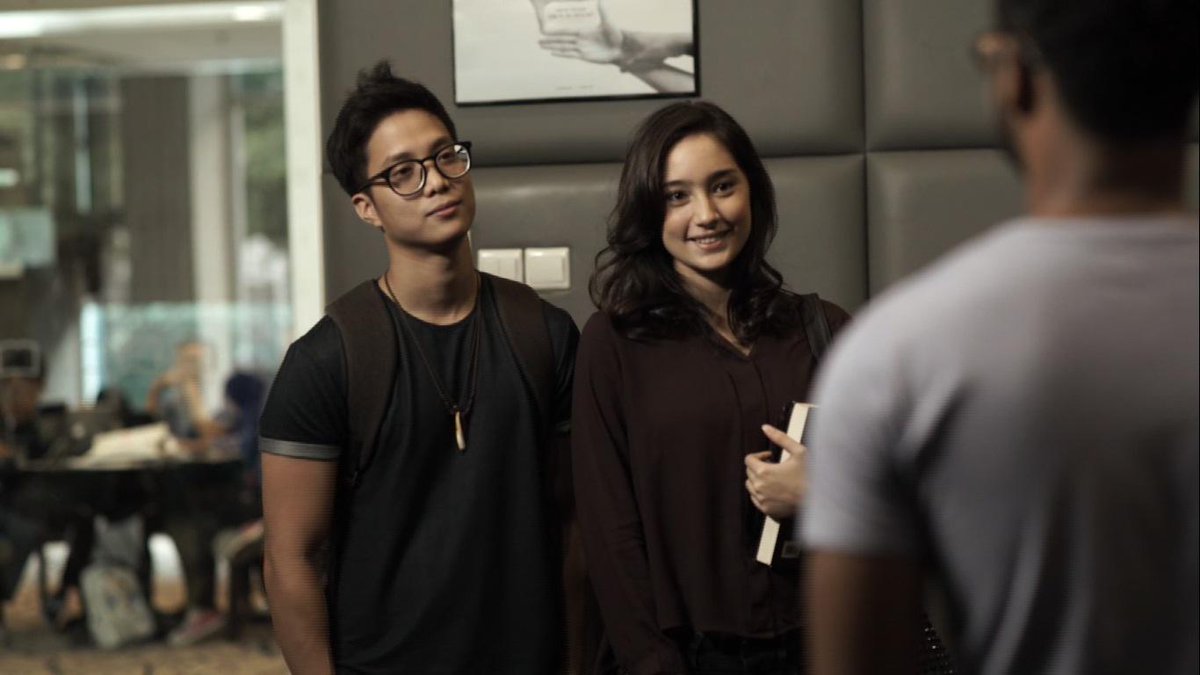 NET_Stereo_'s tweet photo. Dara dan Vigo samperin Joe ke club film. #StereoNETeps7 http://t.co/UgM4rYriir