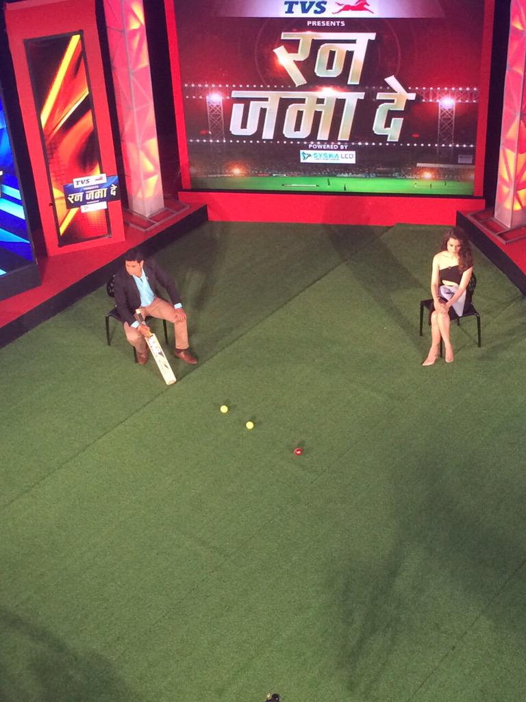 vikrantgupta73's tweet photo. Kangana Ranaut comes to @aajtak and shows her cricket skills. Watch #RunJamaDe at 7.30 pm #TanuWedsManuReturns http://t.co/FBLh05FMYv