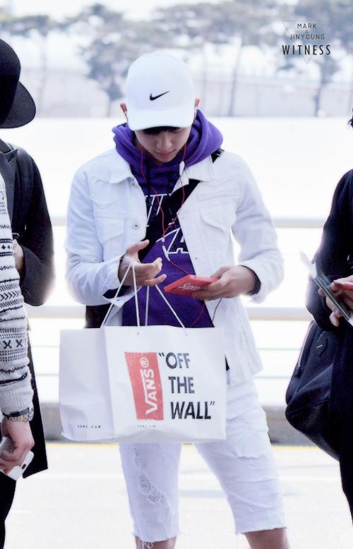 WitnessMr's tweet photo. 150501 인천공항 출국
#GOT7 #Mark #Jr. #마크 #주니어 http://t.co/BxZPzpCX2N