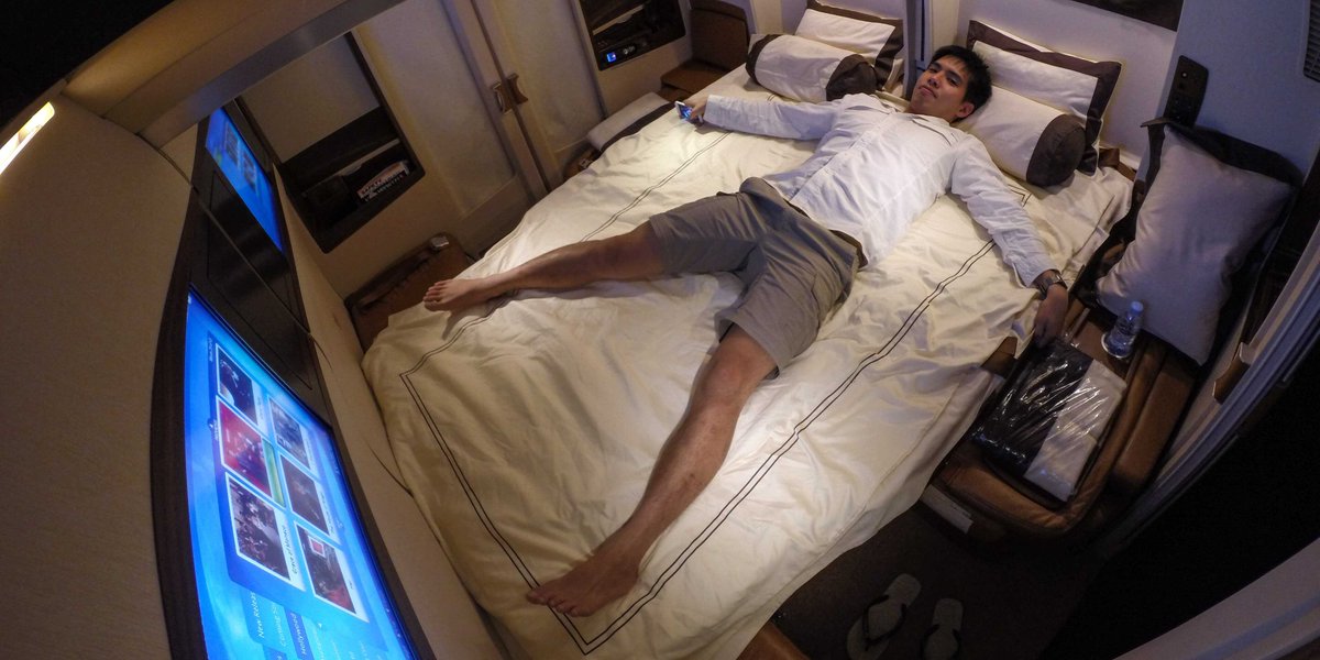 BusinessInsider's tweet photo. This guy cashed in frequent flyer miles for a $18,000 suite on a Singapore Airlines flight http://t.co/ogJvnf7Uhq http://t.co/i38NMPRA68