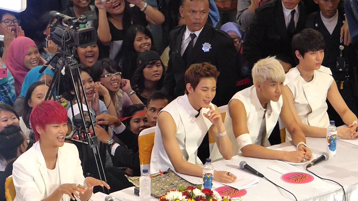 khansahansa's tweet photo. Lagi lagi lagi!!!!"@barbxgurls: #BARBXfacts 13. VIXX pernah mendatangi INDONESIA pd thn 2013 dlm acara grand opening http://t.co/HE61eQKX5e"