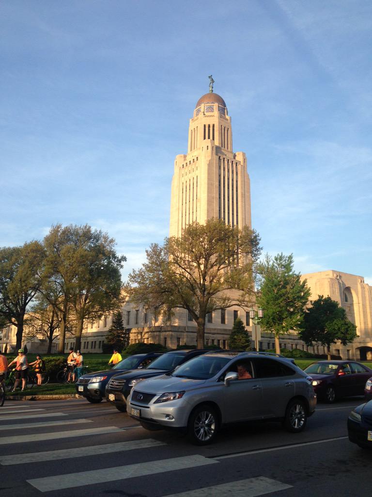 ToddSchweizer's tweet photo. Start of the Lincoln marathon underway. http://t.co/kpZxs3IeBp