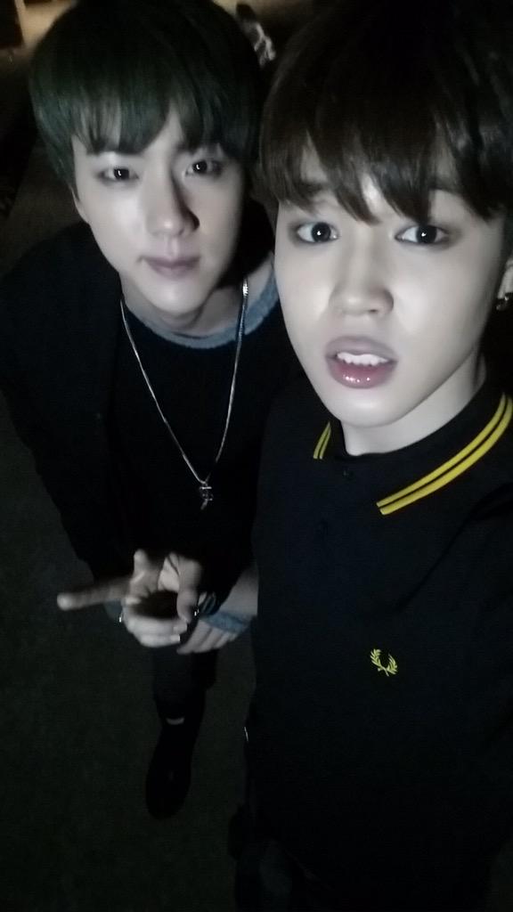 kbs2stardust's tweet photo. 주말 잘 보내셨나요?! 내가 누구게 7탄! #INEEDU  뮤직비디오 촬영 현장 완전 #꿀잼 #핵꿀잼 ! 다음 주 #뮤비뱅크 #스타더스트 는 5/7 새벽 1시 10분에 방송 됩니다. 함께해요 여러분💋 http://t.co/T83rcgRgi5