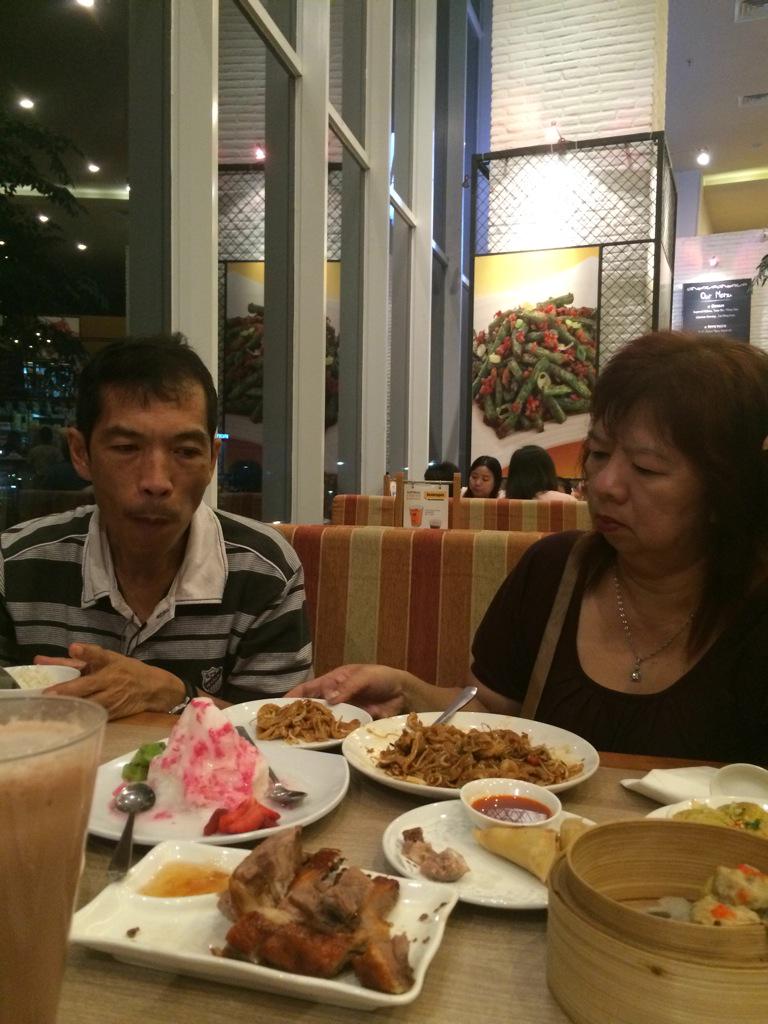 agathanike's tweet photo. Dinner w/ family 👨👩👧👧 @ImperialKitche ❤️ http://t.co/DPOjX8SU4S