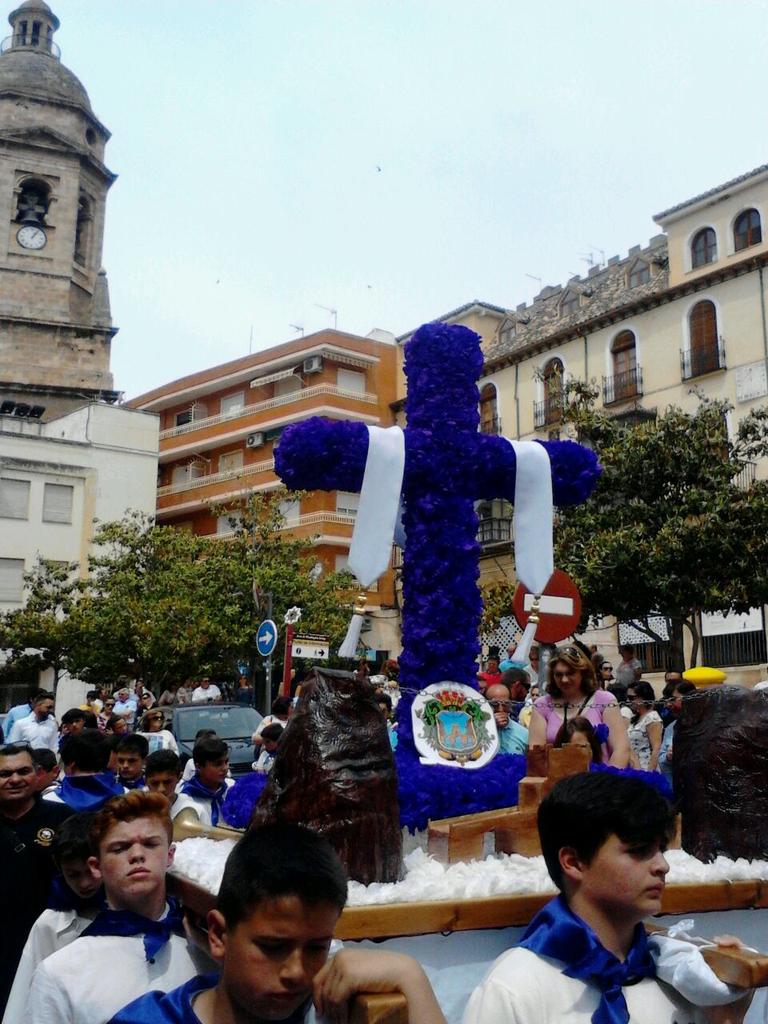 florentrespinas's tweet photo. Disfrutando del día de la cruz en compañía de los más pequeños, nuestra banda infantil y cruz de mayo. http://t.co/EkZLupUr9F