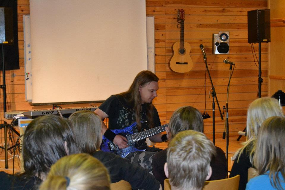 rockcampry's tweet photo. @Elias_Viljanen @SonataArctica @rockcampry http://t.co/dFCxBCzz7J
