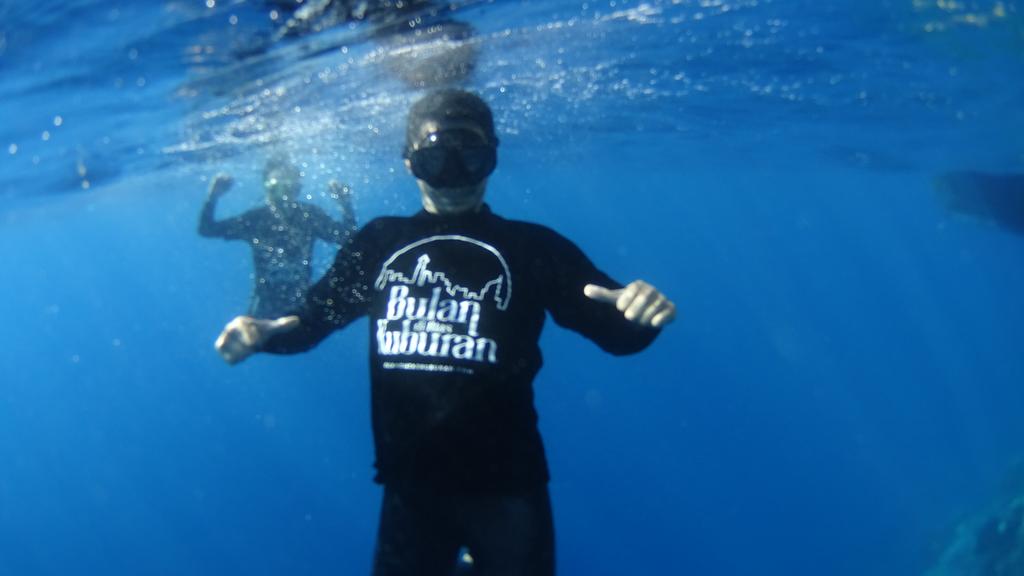 Thank you MANADO! <a href="/Donny_Alamsyah/">Donny Alamsyah</a> dgn t-shirt <a href="/BDAK_Film/">BulandiAtasKuburan</a> ;') #bulandiataskuburan