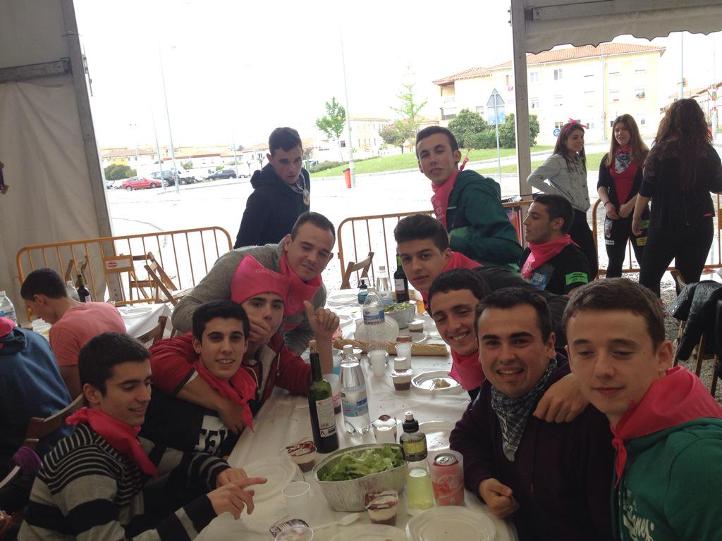 fofinhosss's tweet photo. Buena hermandad entre @fofinhos y @Ajaxfutbolsala Nunca caminaréis solos #Txantreakojaiak2015 http://t.co/b7xILYcKak
