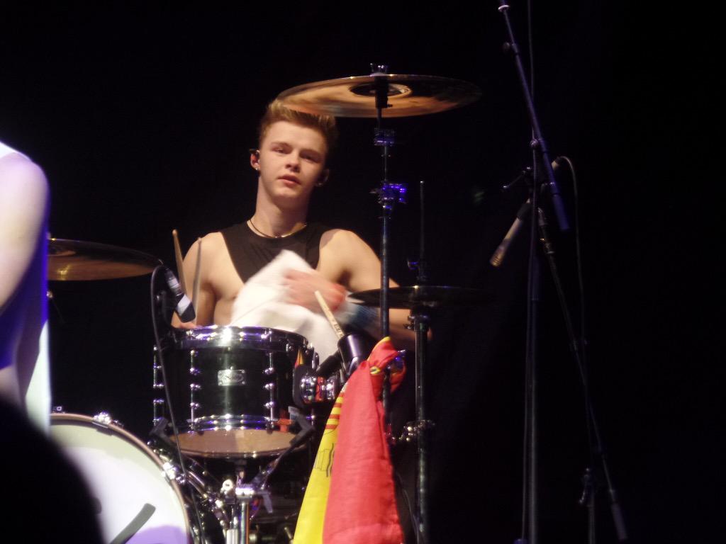 livmcfly's tweet photo. YOU WERE AMAZING LAST NIGHT @TheTide @thetidenate @TheTideLevi @thetidedrew @TheTideAustin #TheTideAtTheO2 βΊοΈπ http://t.co/RnCTJapbWR