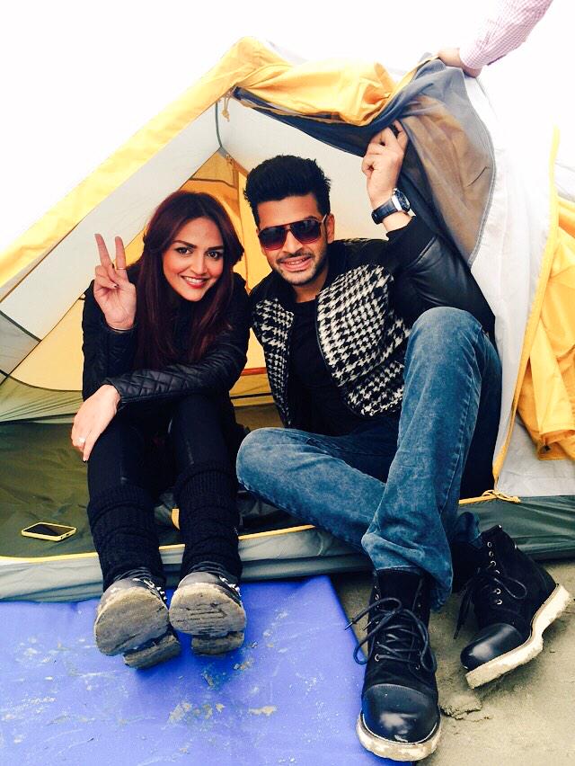 alya199121quee2's tweet photo. Hi everyone r u egarly waiting for us don't miss the fun on @ColorsTV at 10pm. #RoadiesOnCNWK. #HelpingNepal http://t.co/njAVhJLNIb