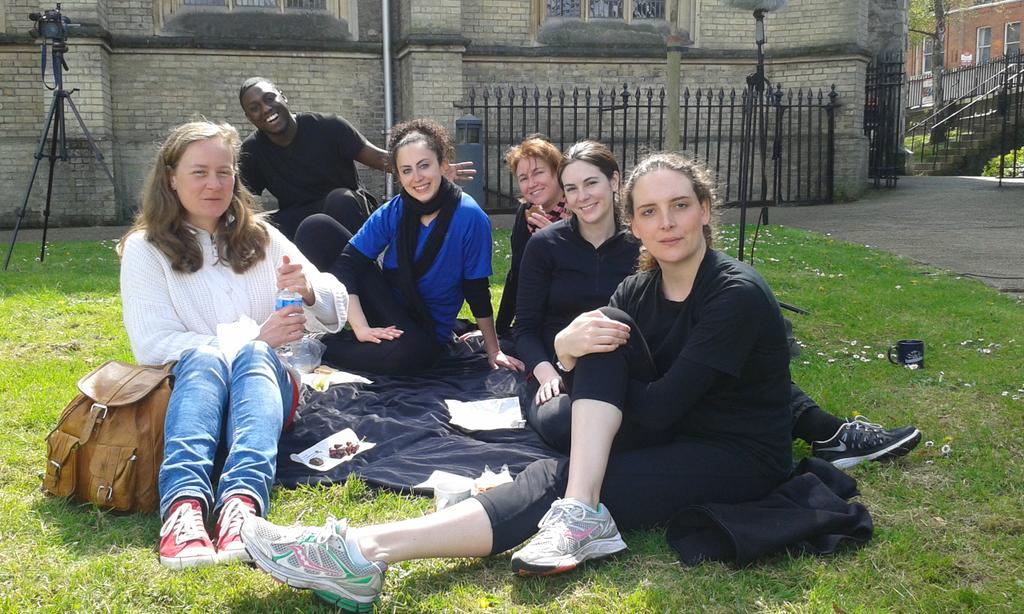nixiesoundscap's tweet image. chilling out and snacking before our show at 3pm aahh bliss! @wworthfringe @jimandjudith @Tara_Arts #putneybridge