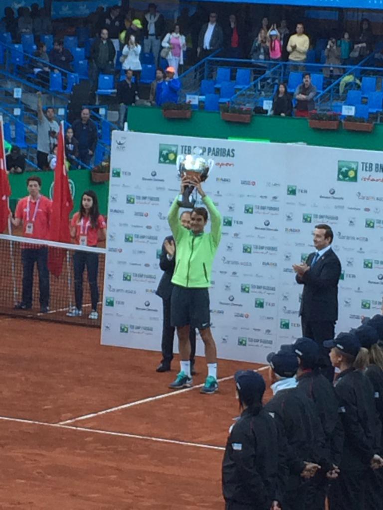 PaulFMcNamee's tweet photo. Roger holds @istanbulopen trophy aloft... A long time since he won title on clay (Roland Garros) #canhedoitagain? http://t.co/H1K922HzPe