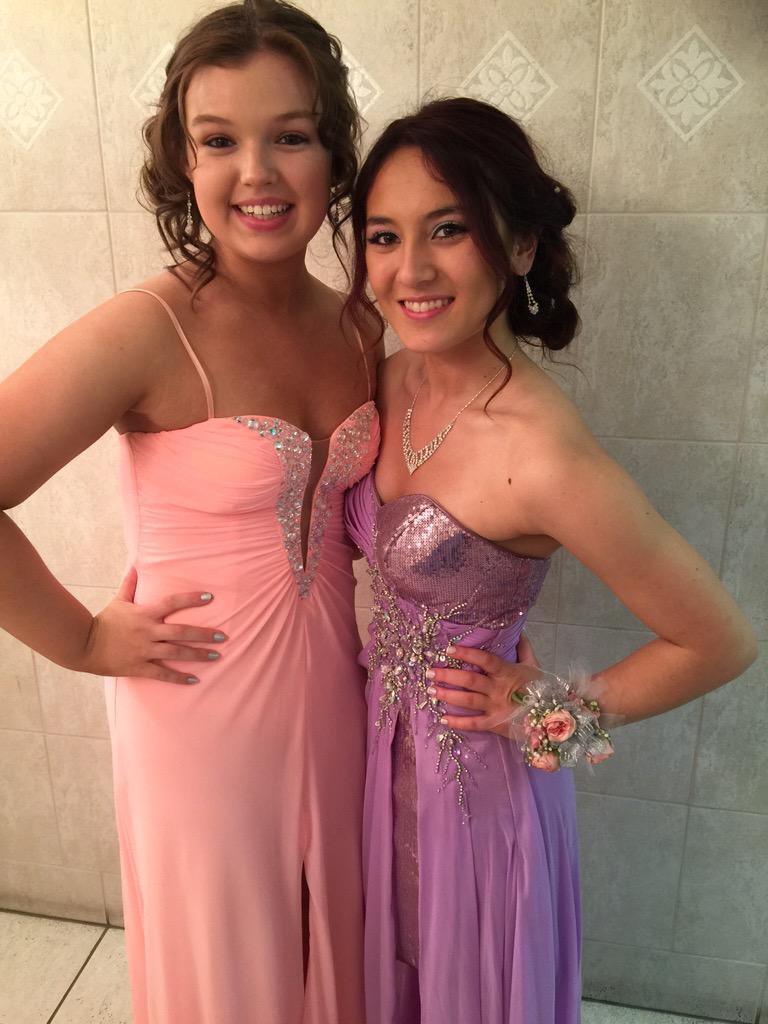 GinaaWardd's tweet photo. Prom with my best friend! βΊοΈππ @hanna_toth #RiversidePromππΌ http://t.co/6YCZ2EdDzJ
