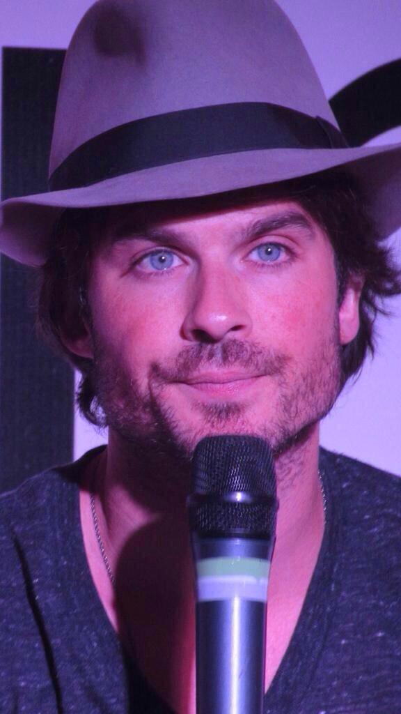 ohsmoldy's tweet photo. acorda sofrendo por ian somerhalder já virou rotina #VampireAttraction2015 http://t.co/x5F0BJTV3D