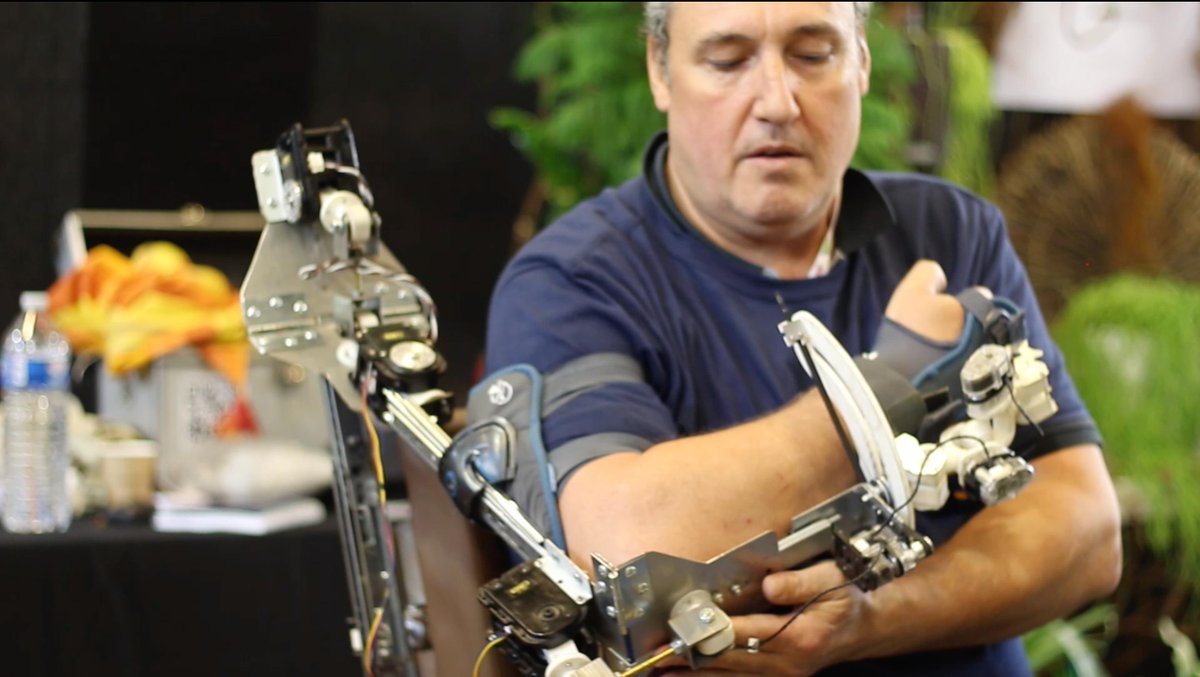 Makers helping patients with traumatic arm injuries during rehabilitation, makezine.com/2015/05/03/mak…. #mfp15 #makerfaire