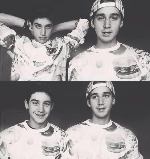 I cant believe they are 20!! Sjjshdhdh
HAPPY BIRTHDAY LOVES!!  