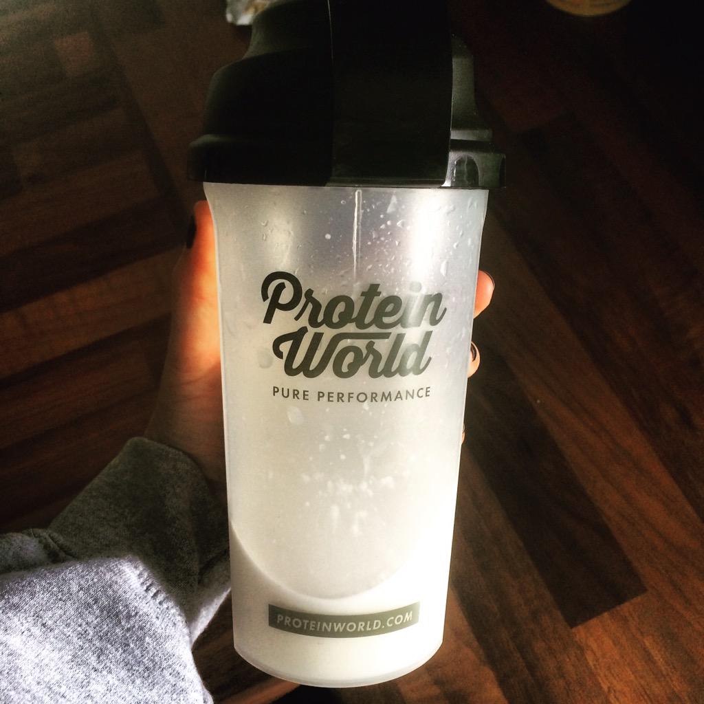 lozzabond's tweet photo. @ProteinWorld Little Afternoon snack #slenderblend #vanilla #protein #gym #girlswholift #buildthatass http://t.co/Ftk7OErvUG
