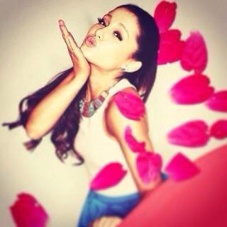 mimekake006's tweet photo. @ArianaGrande I love soooooo much💕💕💕💕💕
YouAre very very cute😘
and beautiful voice🎤
FOLLOW PLEASE ME💖💞💕💌💋 http://t.co/uyTAVGisZR