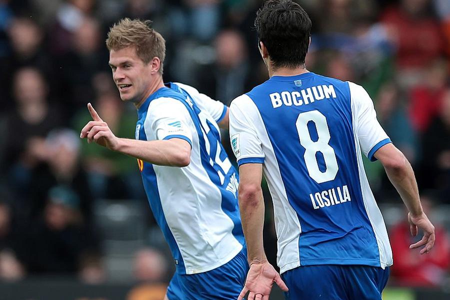 VfLBochum1848eV's tweet photo. Drei ganz wichtige Zähler! Der Spielbericht zur Partie #AALBOC. #meinVfL http://t.co/uPPqo2XUOp http://t.co/h9OOehUqsG