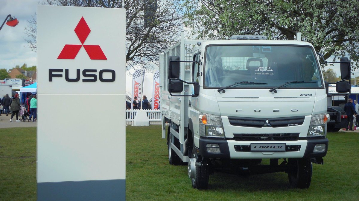 DaimlerTruckUK's tweet photo. The #FUSO Canter 4x4 has no issues getting through the mud at #Truckfest http://t.co/8nPWRFyN4P