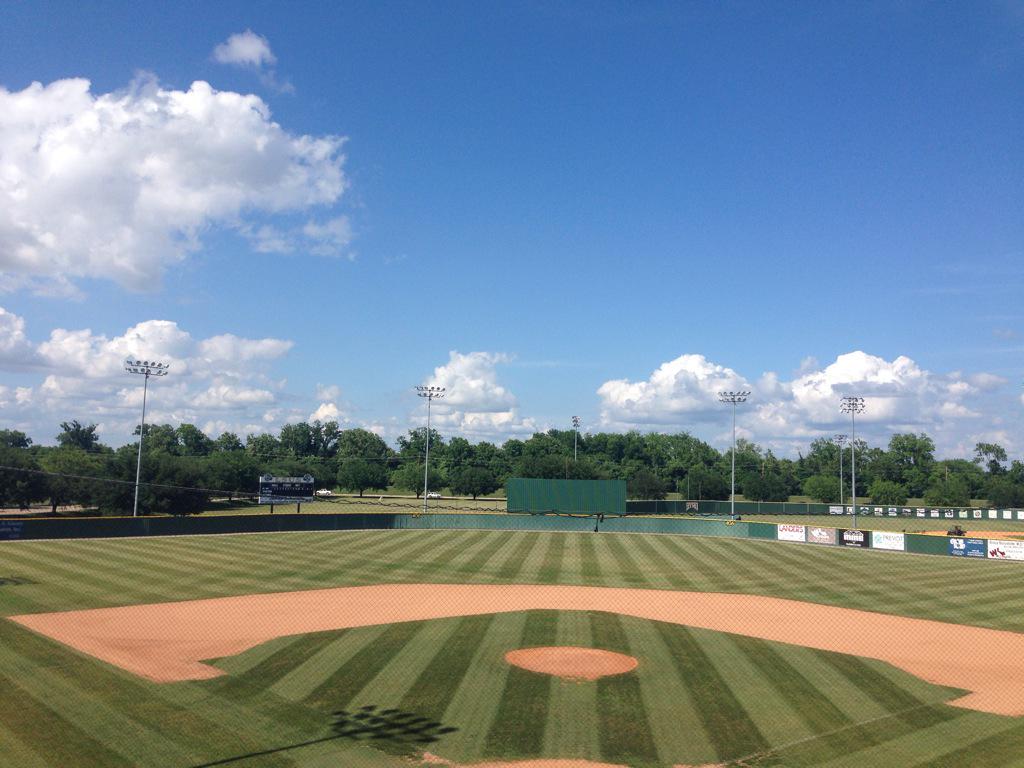 LSUS_Baseball's tweet photo. RRAC Championship Day today. Special thanks to the LSUS Parents who continue to show their Pilot Pride! #PilotFamily http://t.co/u80i8HzUYR