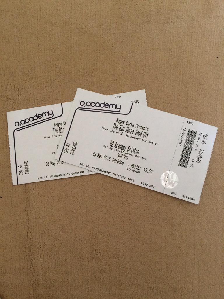 Dave_Millwall's tweet photo. Selling 2 #MagnaCarta tickets for tonight £30 for the pair! Will have to pick from Bromley. please RT @Ketwhores2 http://t.co/by9i44vwo1