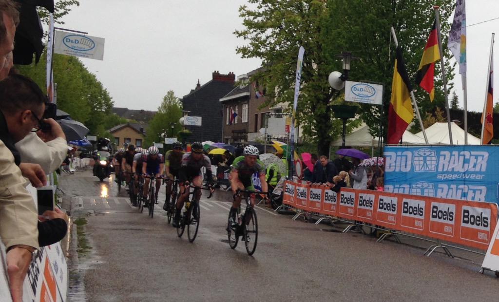 m2015jvdm's tweet image. Laatste ronde. 11 coureurs voorop @3landenomloop #3LO #3landenomloop #wielrennen #Limburg