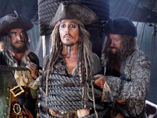 Elperiodiquito's tweet photo. Esta es la primera foto de Johnny Depp en "Piratas del Caribe 5" http://t.co/HGyyzuy0SB http://t.co/Aethny7bke