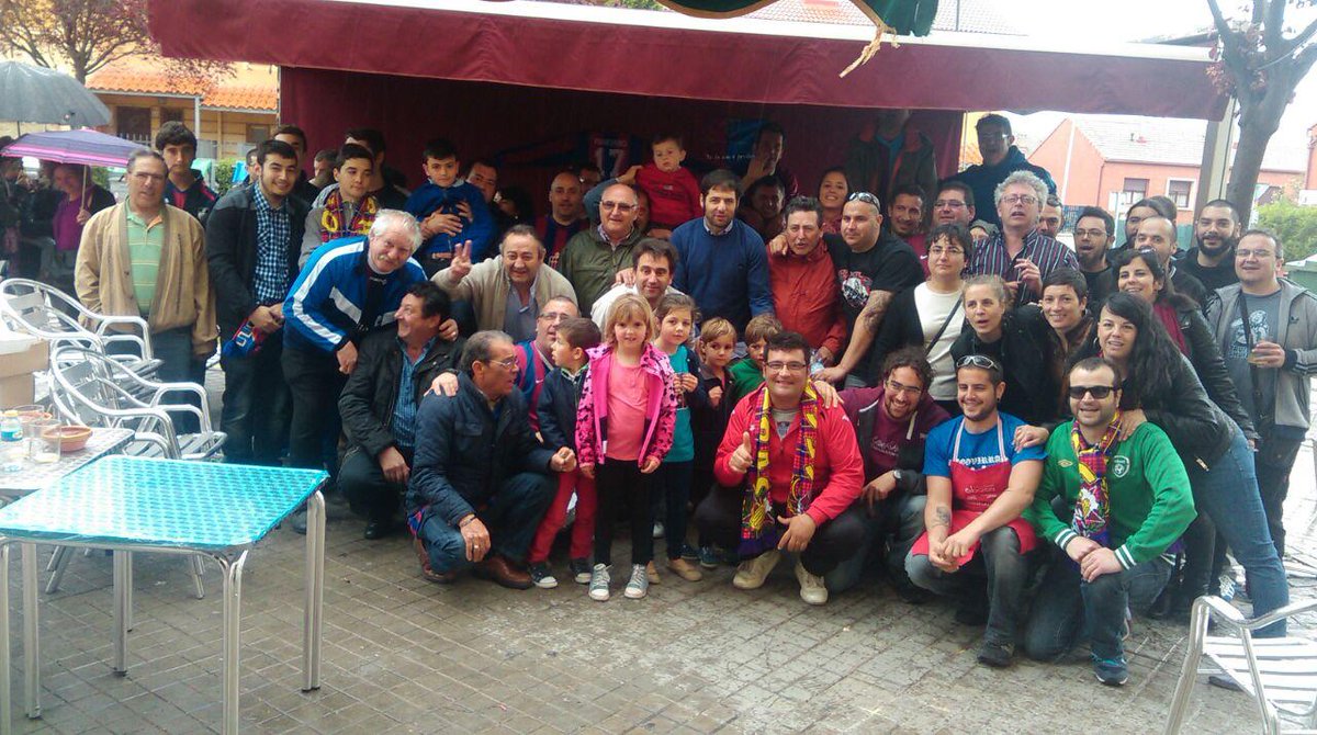 lagimnastica's tweet photo. Hoy, comida homenaje para el 7 Gimnástico, Mariano. Gran día para un grande. @lagimnastica #mariano7 http://t.co/8Yz44CxprS