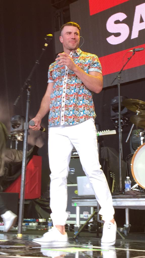 <a href="/SamHuntMusic/">Sam Hunt</a> @SamHuntML <a href="/sam_hunt_fans/">sam_hunt_fans</a> @SamHunt_FanPage <a href="/samhuntfan/">Sam Hunt Superfan</a> #dallas #samhunt #WheelsUpTour