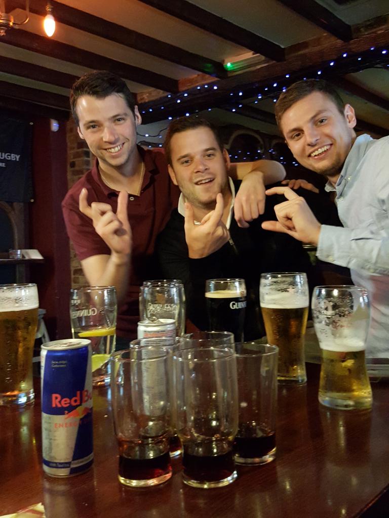 AMorl3y's tweet photo. @georgemonkz8 Cheers boy. You paid for this round. With the one Col U fan in Dublin @punktuck #Usarestayingup http://t.co/YLOsA7Zo66