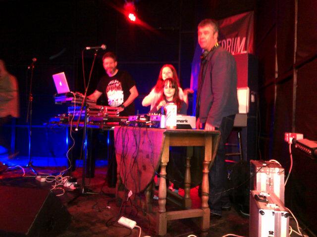 twforum's tweet photo. A mix of inside and outside music going on - all for @rubylaurayoung #HelpRubyLauraSmashCancer - til 9pm http://t.co/ghEpOa93dI