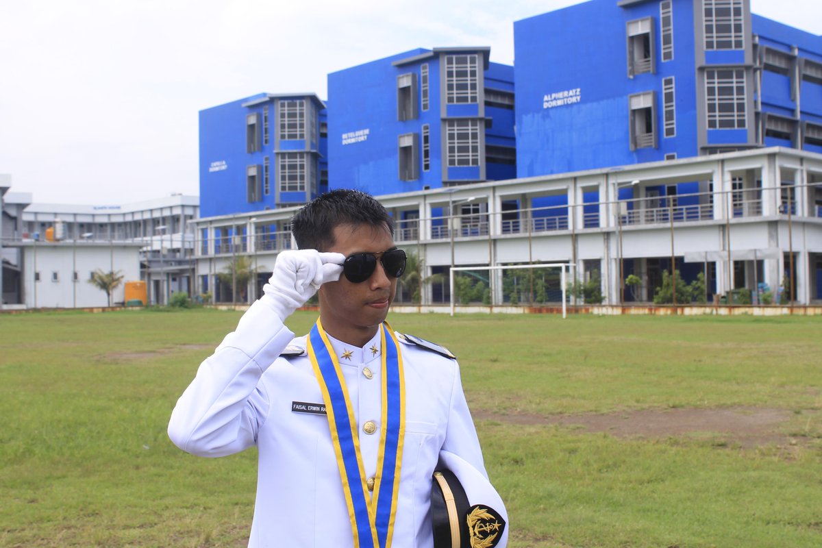 Radit_Prtama's tweet photo. #graduation http://t.co/61DXpgsk5Q