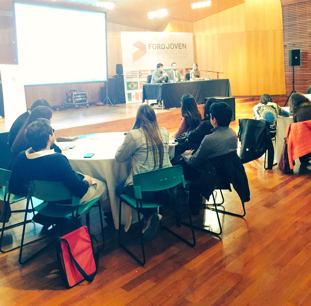 FrenteJovenAR's tweet photo. #FJP2015 @LeandroFlocco "a traves de @JovenesDir formamos camadas de jóvenes que puedan diseñar políticas publicas" http://t.co/RAbaC4obZV