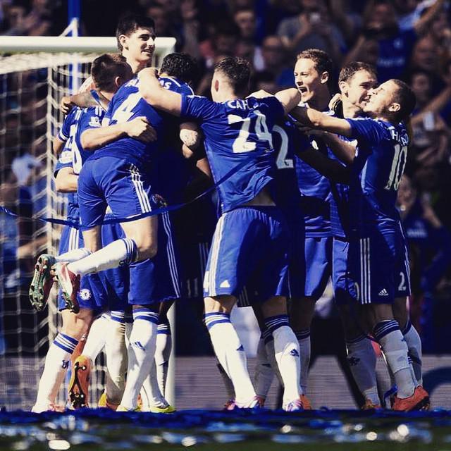 SquawkaPhotos's tweet photo. Congratulations to @chelseafc, your 2014-15 Premier League champions! #CFC #Chelsea #EPL #BPL #PremierLeague #Title… http://t.co/lKQw9oV8nb