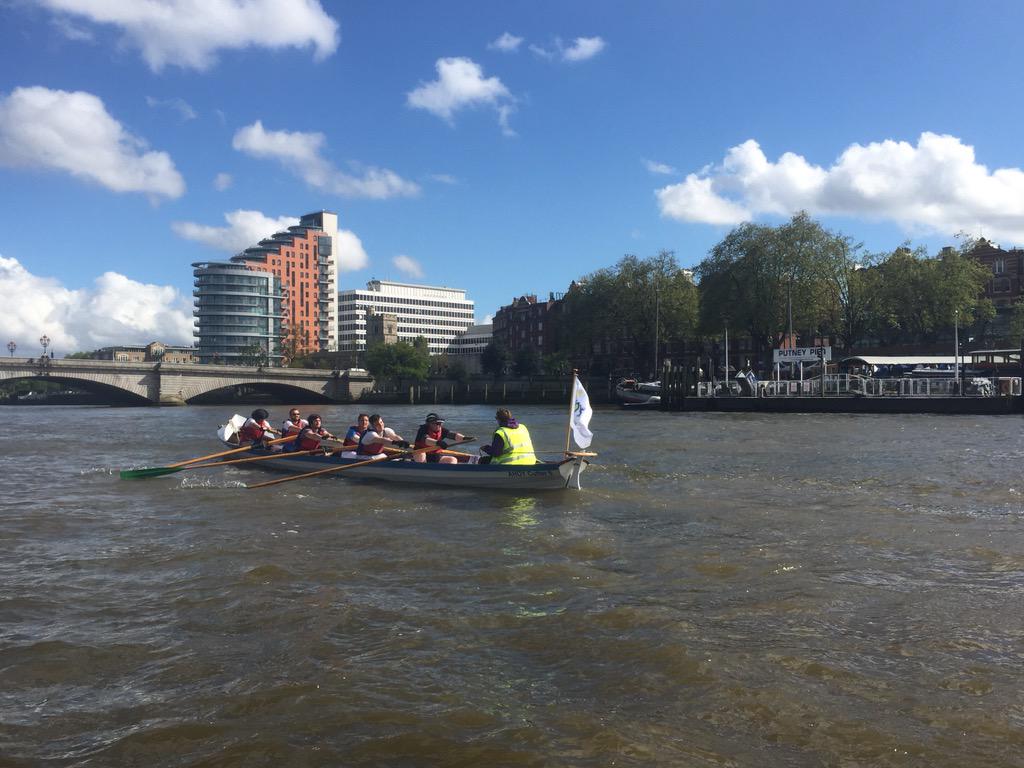 AHOYofficial's tweet photo. Just passing Putney #100kRow @hashtagINVOLVE http://t.co/egXXNse6sR