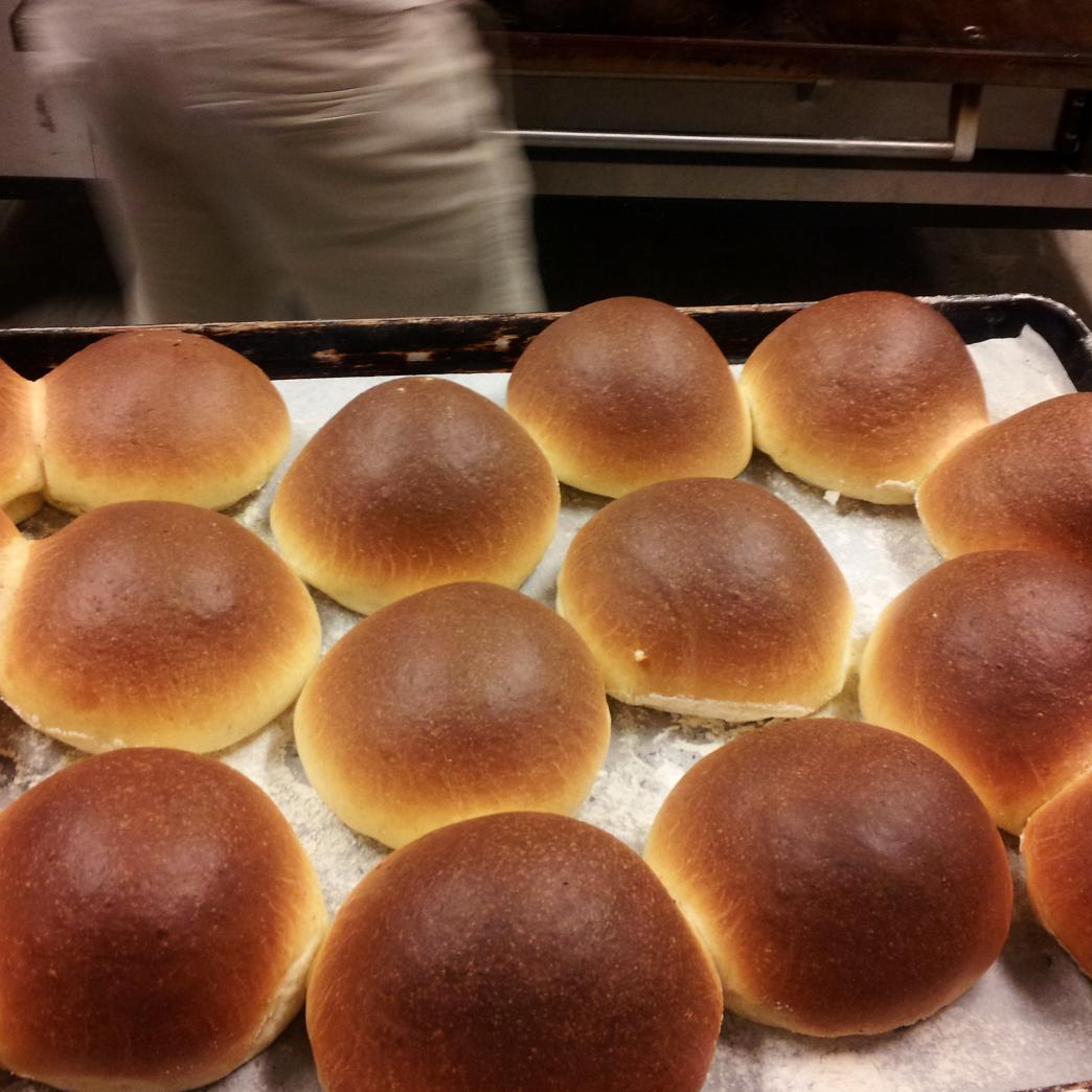 BreadByUs's tweet image. Bbq'ing?! We got you covered. Plain brioche and cheeseburger buns available! Open till 5pm today