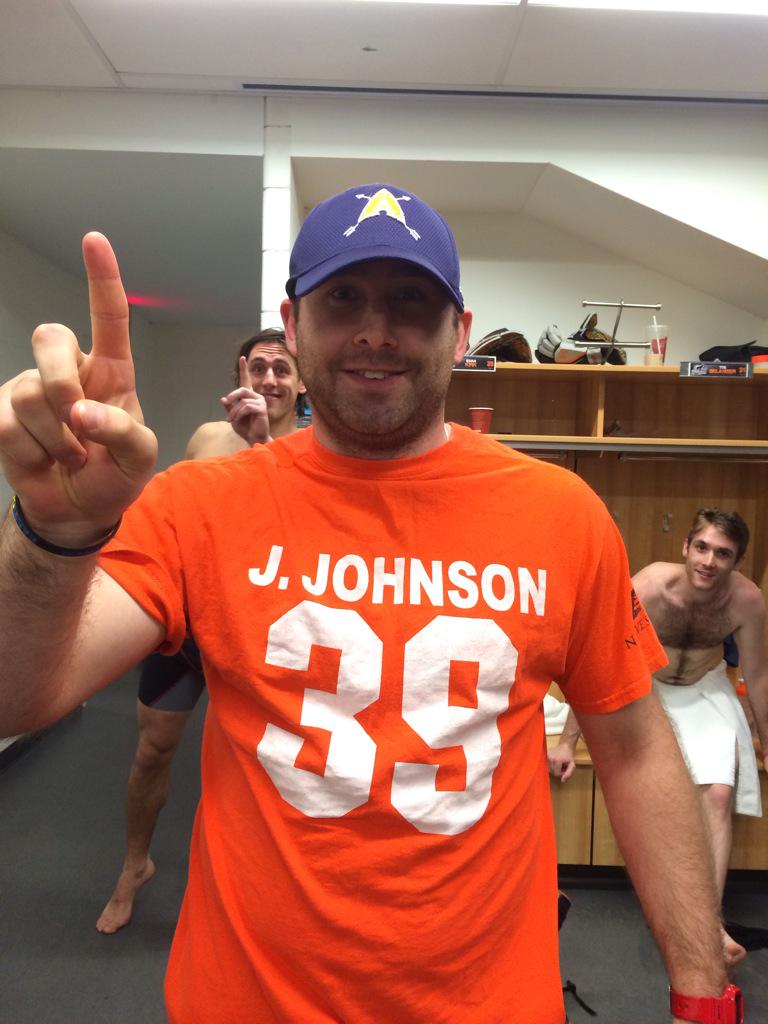 JoshRJohnson39's tweet photo. Nothing make me more happy then seeing @Suits20 wear arrows gear #OrangeAndPurple is the new #BlackAndSilver http://t.co/JfhVf60tsB