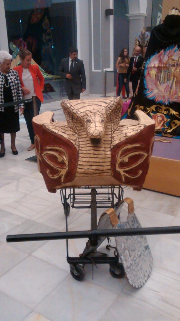 PasoBlanco_3's tweet photo. Inauguración de la XI exposición "El Blanco del Papel" magnífico trabajo el de @ajpasoblanco http://t.co/K64KSURWem