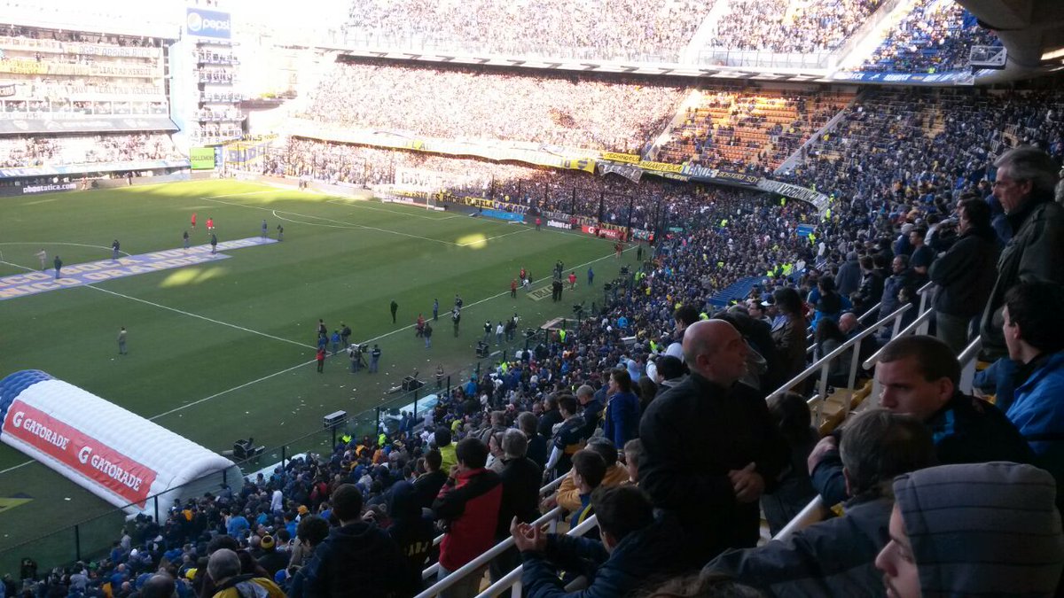 BocaJrsOficial's tweet photo. Así está la #Bombonera en estos momentos. ¡Cada vez falta menos! ¡Vamos #Boca! http://t.co/2GaW46xsBJ